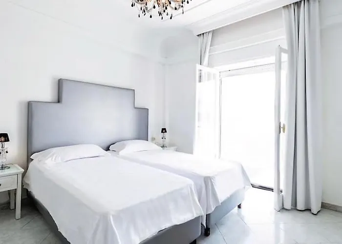 מלון Admiral Hotel