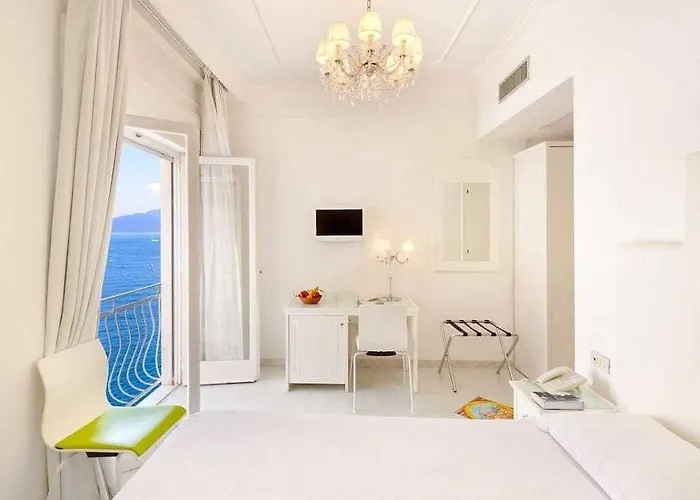 Admiral Hotel מלון סורנטו