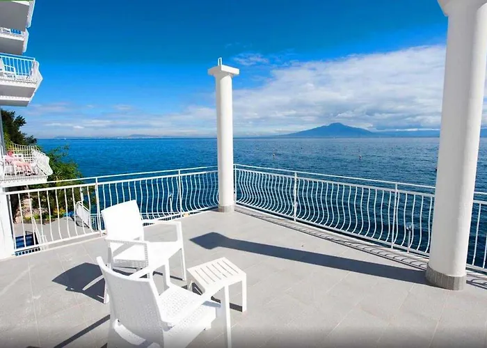 מלון Admiral Hotel