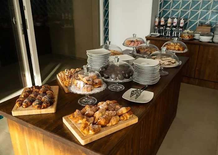 מלון Admiral Hotel 4*