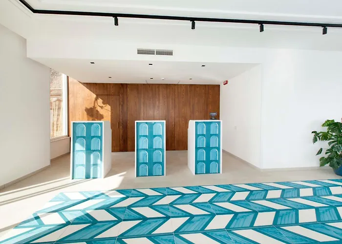 מלון Admiral Hotel