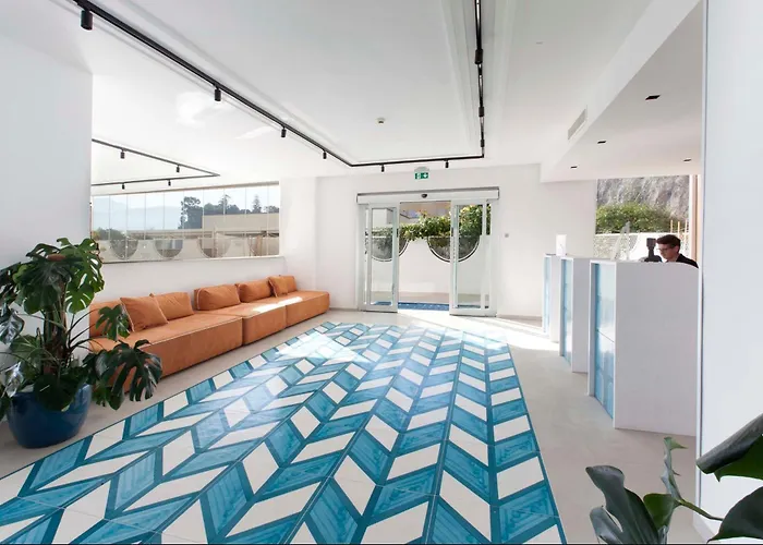 Admiral Hotel מלון 4*