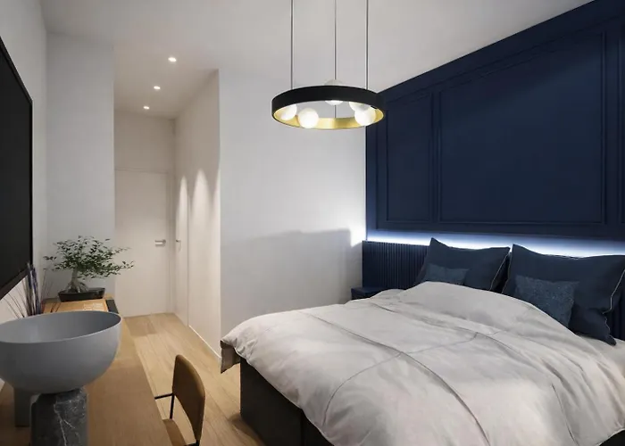 מלון Admiral Hotel 4*