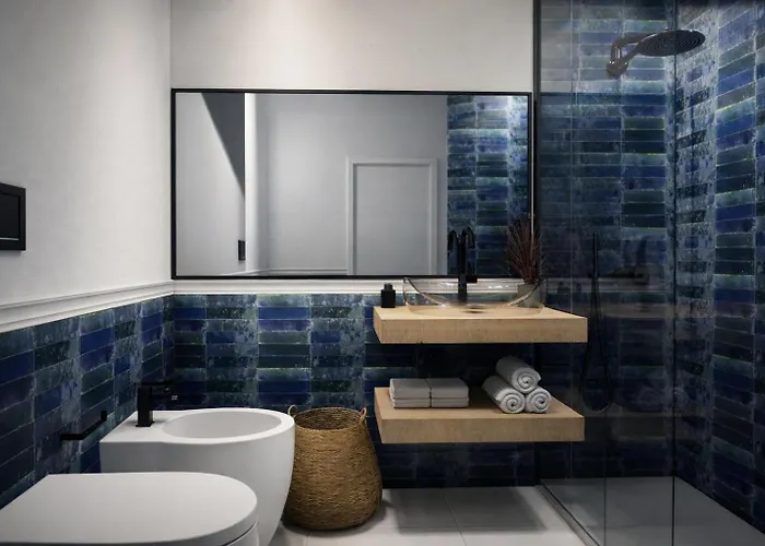 מלון Admiral Hotel 4*