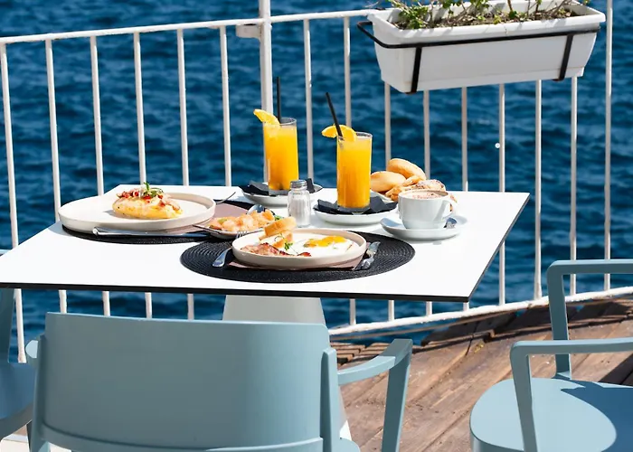 Admiral Hotel ホテル