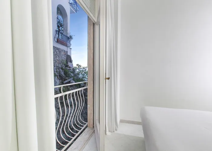 Admiral Hotel ホテル