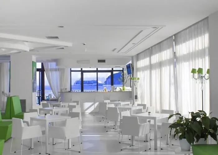 Admiral Hotel ホテル