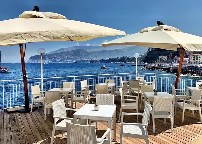 Admiral Hotel ホテル